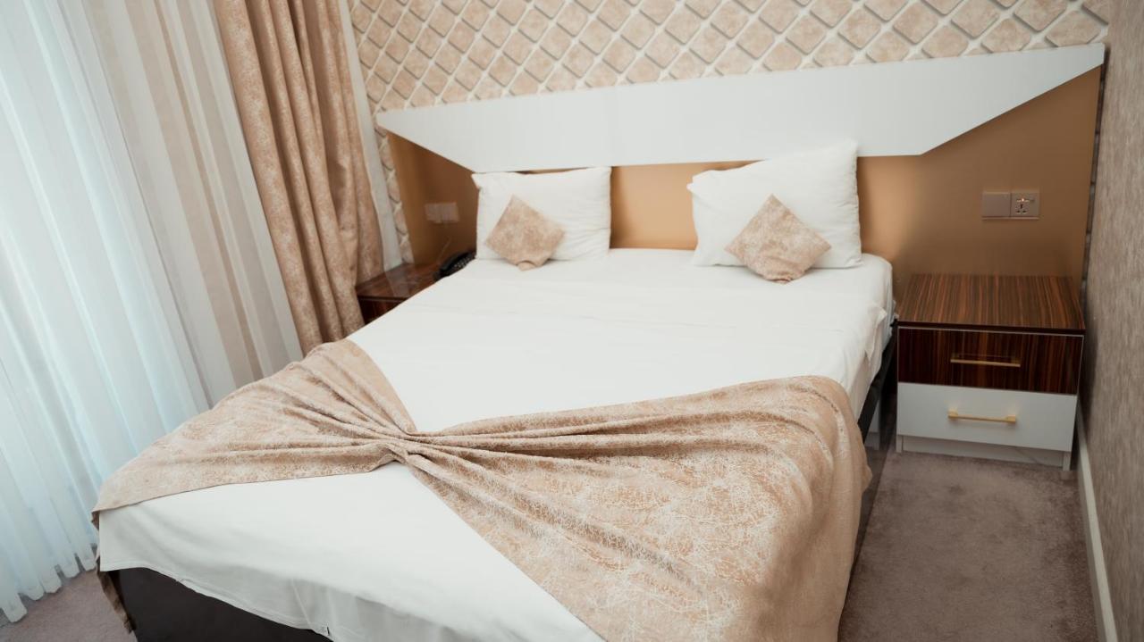 Dionis Hotel Bakoe Buitenkant foto